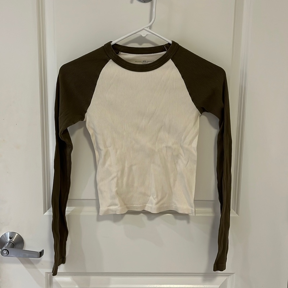Brandy Melville Longsleeve Bella Top